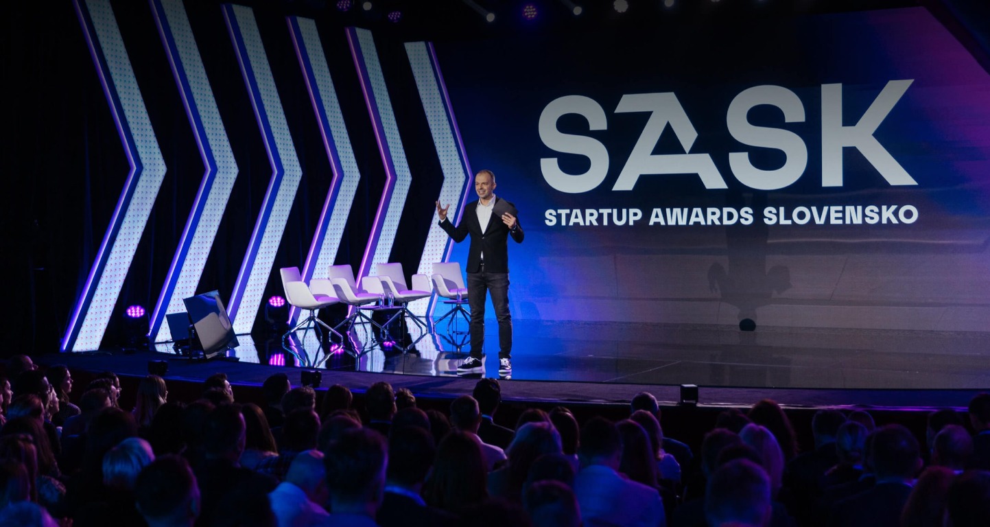 Prezentácia Startup Awards Slovensko na pódiu